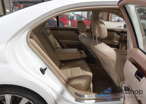 2013 Mercedes-Benz S 550 z USA, uszkodzony, nr VIN WDDNG7DB8DA493289